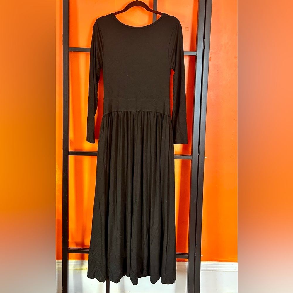 💚💚5/25💚💚 Black Long Sleeve Maxi Dress | Flowy Skirt | Minimalist Classic
